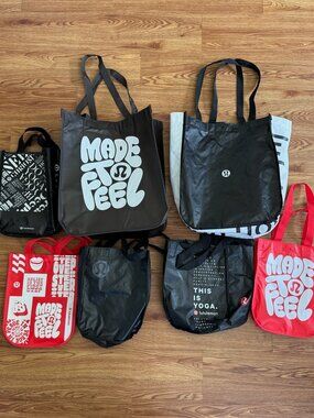 Bundle of 6 Lululemon Reusable Bags -- Two Large and Four Small